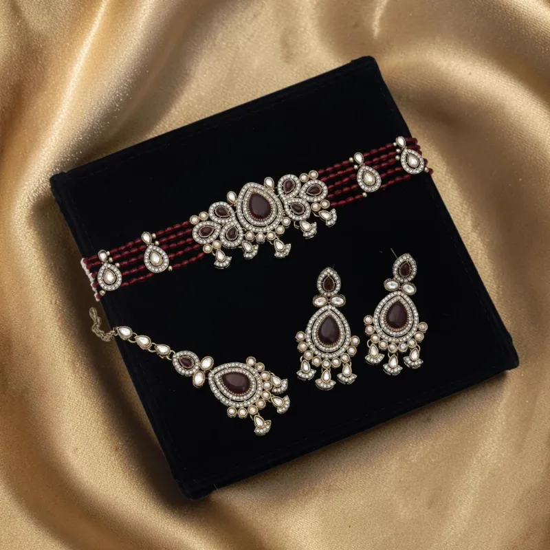 Kundan Halskette mit Ohrringe & Tikka - gold | Maroon